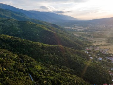 Bulgaristan 'ın Blagoevgrad bölgesinin Petrich kentinin şaşırtıcı Hava Günbatımı manzarası