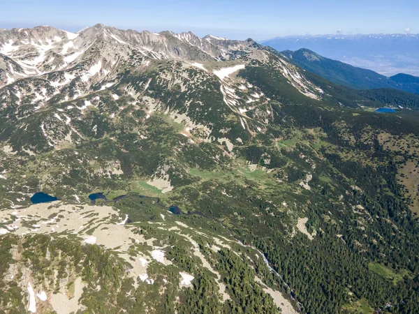 Bulgaristan 'ın Kremenski gölleri yakınlarındaki Pirin Dağı' nın şaşırtıcı hava manzarası