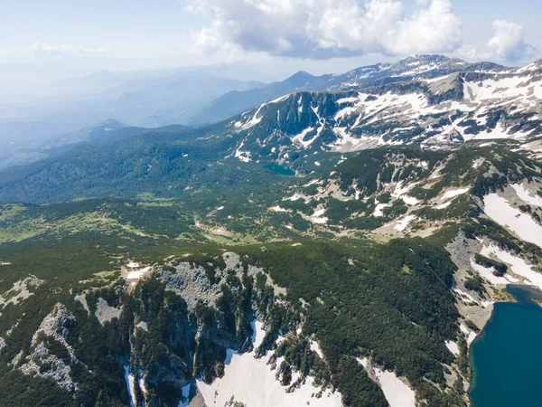 Bulgaristan 'ın Kremenski gölleri yakınlarındaki Pirin Dağı' nın şaşırtıcı hava manzarası