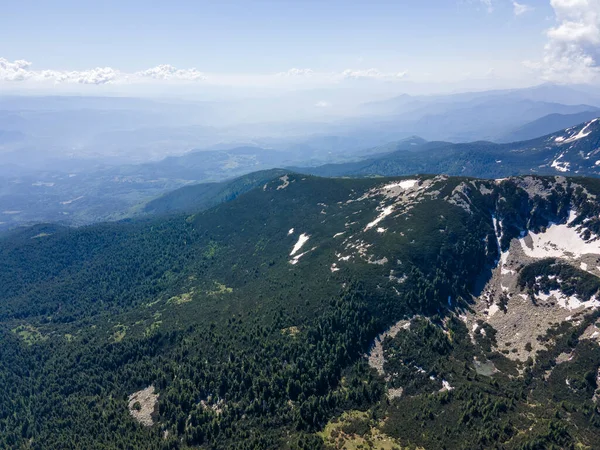 Bulgaristan 'ın Kremenski gölleri yakınlarındaki Pirin Dağı' nın şaşırtıcı hava manzarası