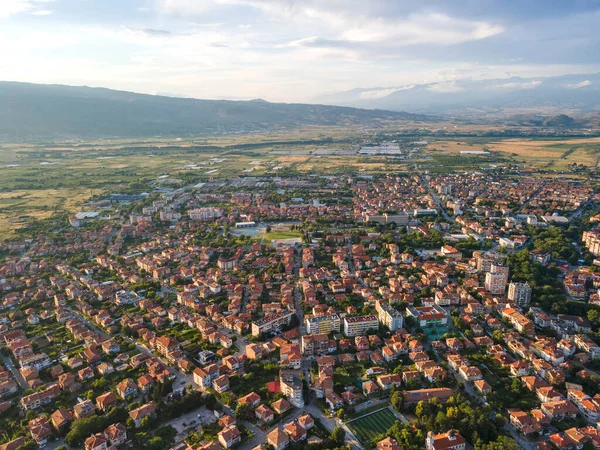 Bulgaristan 'ın Blagoevgrad bölgesinin Petrich kentinin şaşırtıcı Hava Günbatımı manzarası