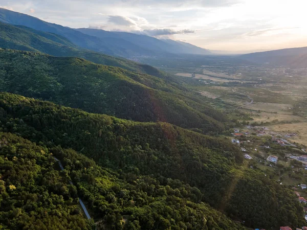 Bulgaristan 'ın Blagoevgrad bölgesinin Petrich kentinin şaşırtıcı Hava Günbatımı manzarası