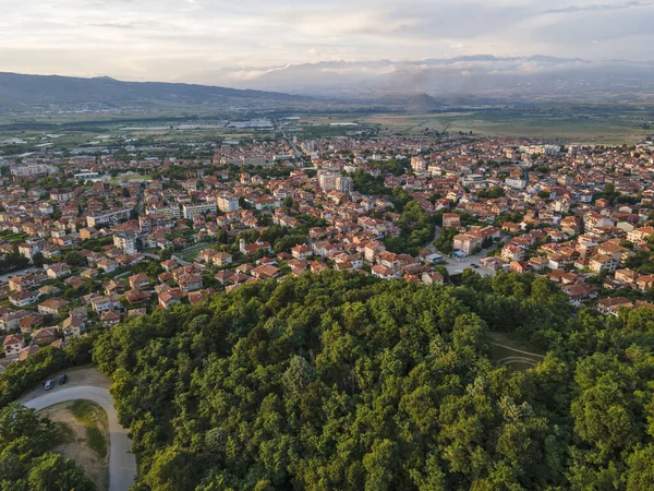 Bulgaristan 'ın Blagoevgrad bölgesinin Petrich kentinin şaşırtıcı Hava Günbatımı manzarası
