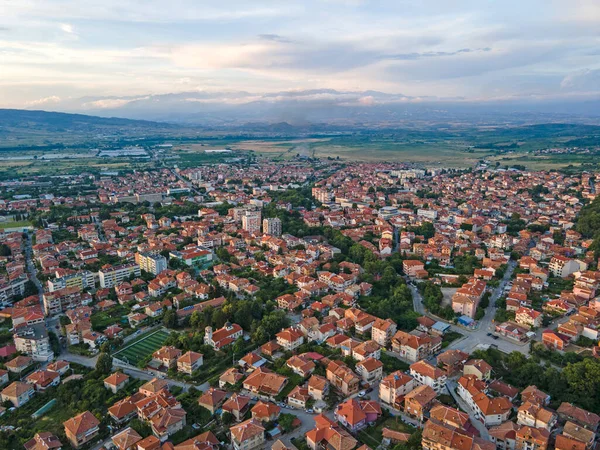 Bulgaristan 'ın Blagoevgrad bölgesinin Petrich kentinin şaşırtıcı Hava Günbatımı manzarası