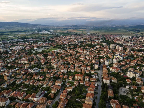 Bulgaristan 'ın Blagoevgrad bölgesinin Petrich kentinin şaşırtıcı Hava Günbatımı manzarası