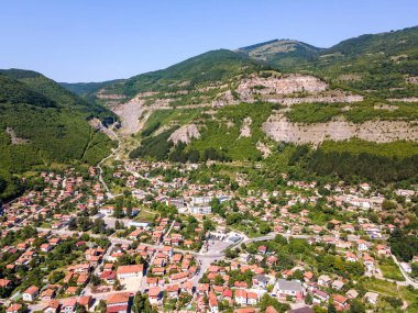 Bulgaristan 'ın Balkan Dağları, Çerovo köyünün hava manzarası