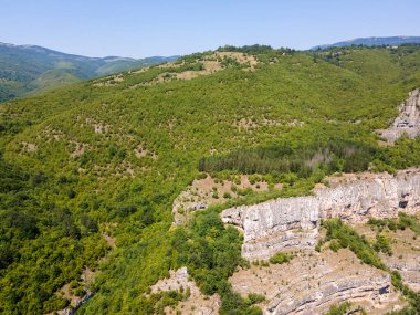 Iskar Nehri ve Boğazı 'ndaki Lakatnik Kayaları' nın hava manzarası, Balkan Dağları, Bulgaristan