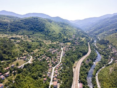 Iskar Nehri ve Boğazı 'ndaki Lakatnik Kayaları' nın hava manzarası, Balkan Dağları, Bulgaristan