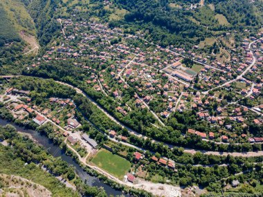 Iskar Nehri ve Boğazı 'ndaki Lakatnik Kayaları' nın hava manzarası, Balkan Dağları, Bulgaristan