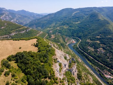 Iskar Nehri ve Boğazı 'ndaki Lakatnik Kayaları' nın hava manzarası, Balkan Dağları, Bulgaristan