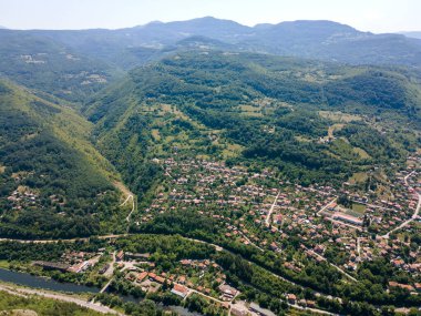 Iskar Nehri ve Boğazı 'ndaki Lakatnik Kayaları' nın hava manzarası, Balkan Dağları, Bulgaristan