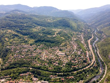 Iskar Nehri ve Boğazı 'ndaki Lakatnik Kayaları' nın hava manzarası, Balkan Dağları, Bulgaristan