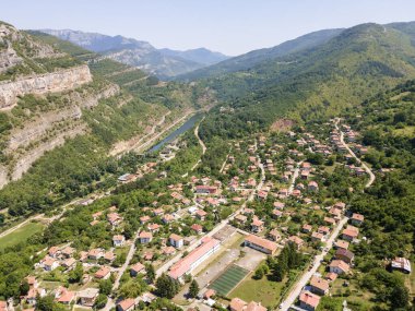Iskar Nehri ve Boğazı 'ndaki Lakatnik Kayaları' nın hava manzarası, Balkan Dağları, Bulgaristan