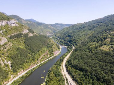 Iskar Nehri ve Boğazı 'ndaki Lakatnik Kayaları' nın hava manzarası, Balkan Dağları, Bulgaristan