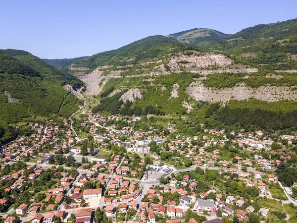 Vista Aérea Aldeia Tserovo Montanhas Balcânicas Bulgária — Fotografia de Stock