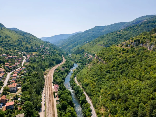 Iskar Nehri ve Boğazı 'ndaki Lakatnik Kayaları' nın hava manzarası, Balkan Dağları, Bulgaristan