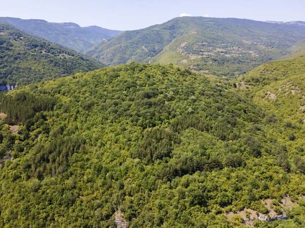 保加利亚巴尔干山脉Iskar河和Gorge的Lakatnik岩石的空中景观 — 图库照片