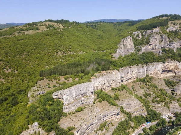Iskar Nehri ve Boğazı 'ndaki Lakatnik Kayaları' nın hava manzarası, Balkan Dağları, Bulgaristan