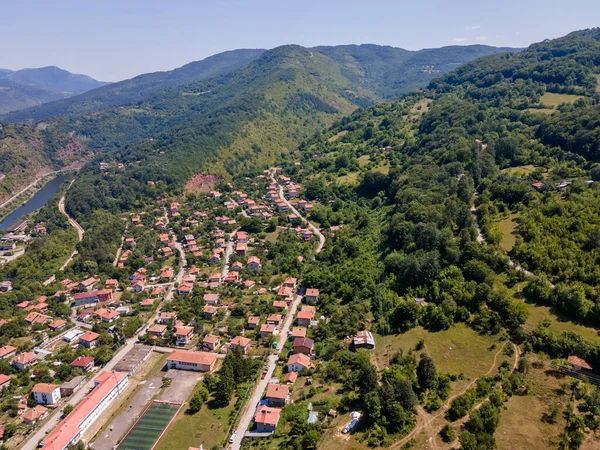 Iskar Nehri ve Boğazı 'ndaki Lakatnik Kayaları' nın hava manzarası, Balkan Dağları, Bulgaristan