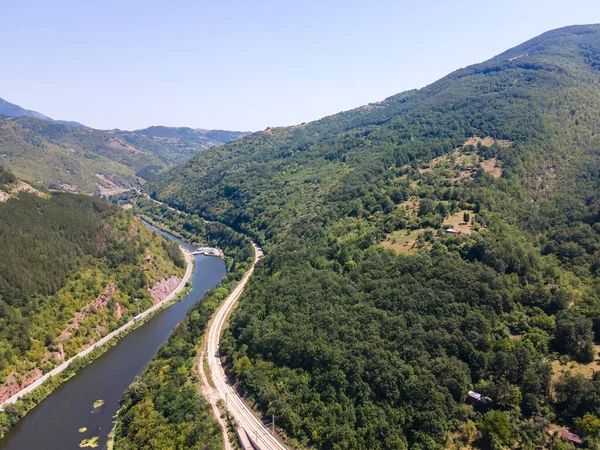 Iskar Nehri ve Boğazı 'ndaki Lakatnik Kayaları' nın hava manzarası, Balkan Dağları, Bulgaristan