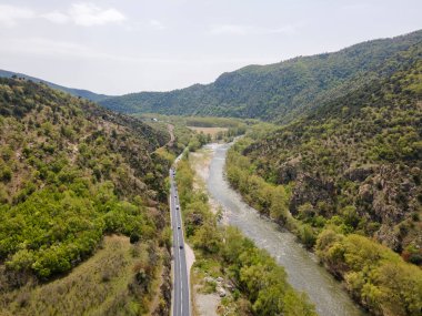Bulgaristan 'ın Kresna Vadisi' nden geçen Struma Nehri 'nin şaşırtıcı hava manzarası