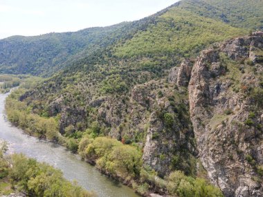 Bulgaristan 'ın Kresna Vadisi' nden geçen Struma Nehri 'nin şaşırtıcı hava manzarası