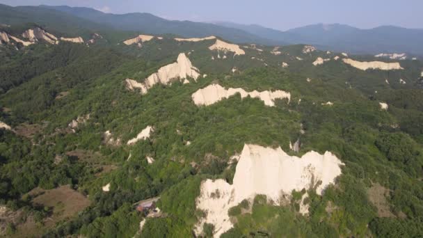 Vista Aérea Atardecer Las Pirámides Arena Rozhen Región Blagoevgrad Bulgaria — Vídeos de Stock