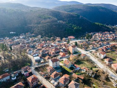 Bulgaristan 'ın Pazardzhik bölgesinin Bratsigovo kentinin şaşırtıcı hava manzarası