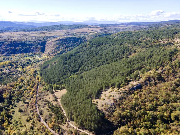 Nishava nehri boğazının havadan sonbahar manzarası, Balkan Dağları, Bulgaristan