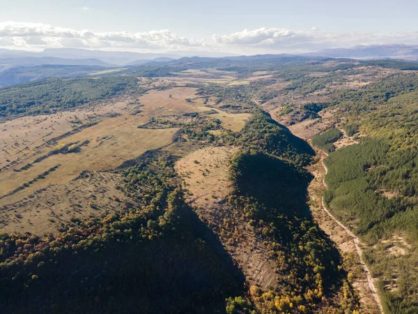 Nishava nehri boğazının havadan sonbahar manzarası, Balkan Dağları, Bulgaristan