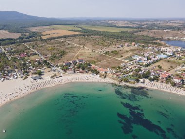 Bulgaristan 'ın Burgaz Bölgesi' nin Çarevo kasabası yakınlarındaki Arapya plajının hava manzarası
