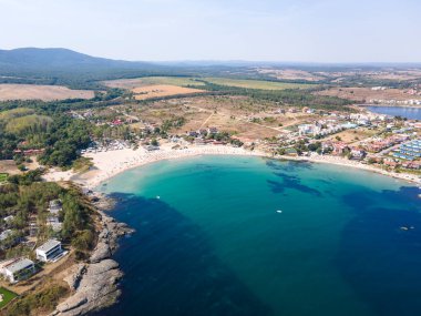 Bulgaristan 'ın Burgaz Bölgesi' nin Çarevo kasabası yakınlarındaki Arapya plajının hava manzarası