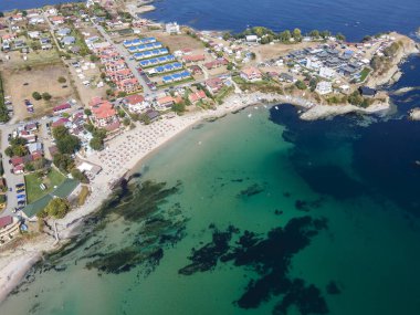 Bulgaristan 'ın Burgaz Bölgesi' nin Çarevo kasabası yakınlarındaki Arapya plajının hava manzarası