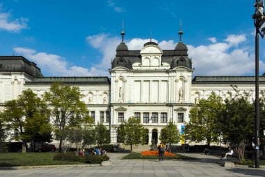 SOFYA, BULGARIA - 1 Mayıs 2022: Bulgaristan 'ın Sofya kentindeki Ulusal Yabancı Sanat Galerisi 500' ün bahar manzarası