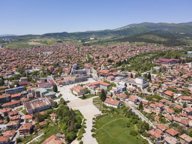 Bulgaristan 'ın Pazardzhik bölgesinin tarihi Panagyurishte kasabasının hava manzarası