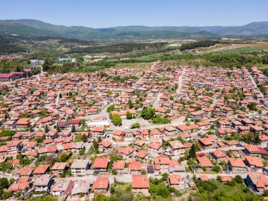 Bulgaristan 'ın Pazardzhik bölgesinin tarihi Panagyurishte kasabasının hava manzarası