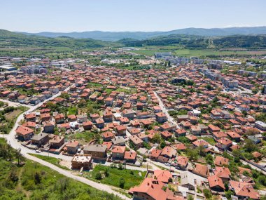 Bulgaristan 'ın Pazardzhik bölgesinin tarihi Panagyurishte kasabasının hava manzarası