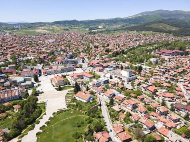 Bulgaristan 'ın Pazardzhik bölgesinin tarihi Panagyurishte kasabasının hava manzarası
