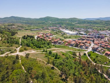 Bulgaristan 'ın Pazardzhik bölgesinin tarihi Panagyurishte kasabasının hava manzarası