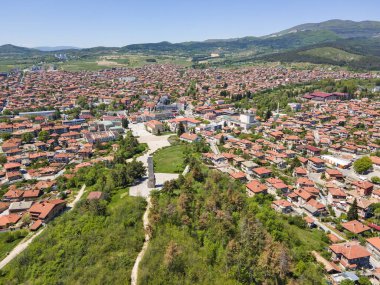 Bulgaristan 'ın Pazardzhik bölgesinin tarihi Panagyurishte kasabasının hava manzarası