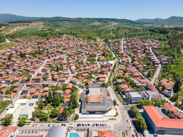 Bulgaristan 'ın Pazardzhik bölgesinin tarihi Panagyurishte kasabasının hava manzarası