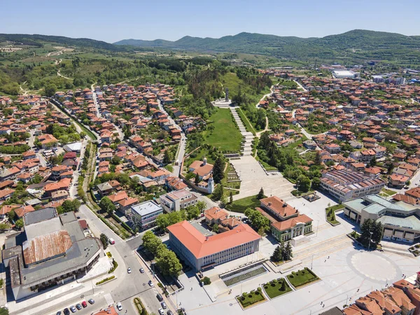 Bulgaristan 'ın Pazardzhik bölgesinin tarihi Panagyurishte kasabasının hava manzarası