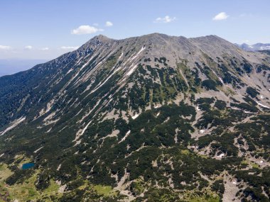 Bulgaristan 'ın Muratov zirvesi yakınlarındaki Pirin Dağı' nın şaşırtıcı hava manzarası