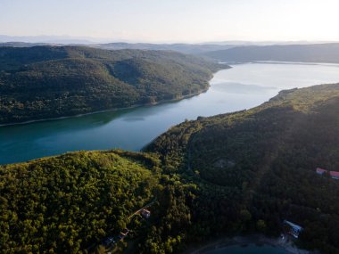 Bulgaristan 'ın Aleksandar Stamboliyski Reservoir, Gabrovo ve Veliko Tarnovo bölgelerinin hava manzarası