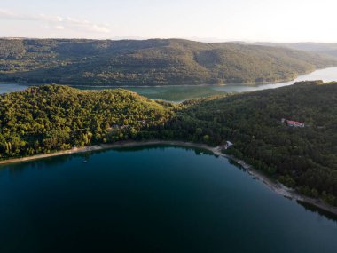 Bulgaristan 'ın Aleksandar Stamboliyski Reservoir, Gabrovo ve Veliko Tarnovo bölgelerinin hava manzarası