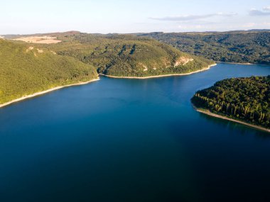 Bulgaristan 'ın Aleksandar Stamboliyski Reservoir, Gabrovo ve Veliko Tarnovo bölgelerinin hava manzarası