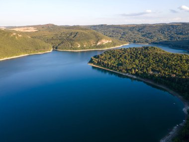 Bulgaristan 'ın Aleksandar Stamboliyski Reservoir, Gabrovo ve Veliko Tarnovo bölgelerinin hava manzarası