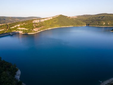 Bulgaristan 'ın Aleksandar Stamboliyski Reservoir, Gabrovo ve Veliko Tarnovo bölgelerinin hava manzarası