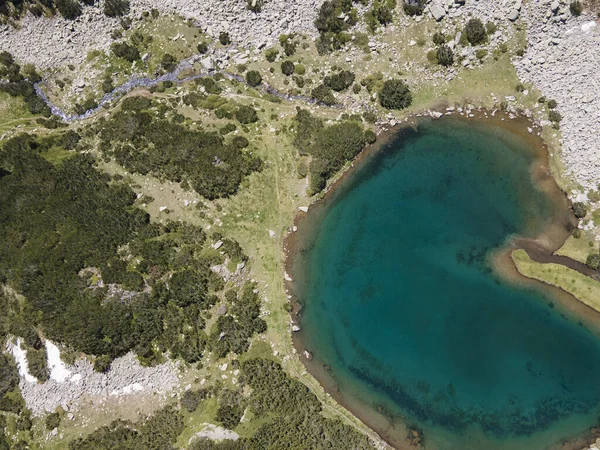 Bulgaristan 'ın Muratov zirvesi yakınlarındaki Pirin Dağı' nın şaşırtıcı hava manzarası