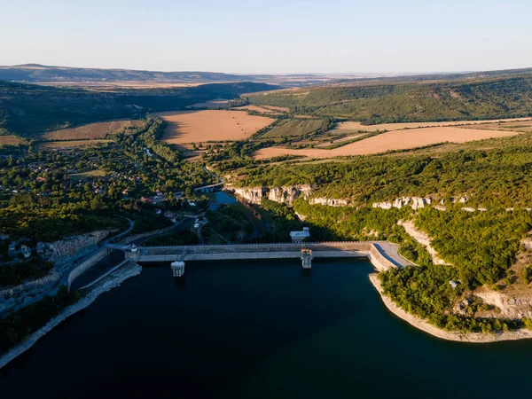 Bulgaristan 'ın Aleksandar Stamboliyski Reservoir, Gabrovo ve Veliko Tarnovo bölgelerinin hava manzarası